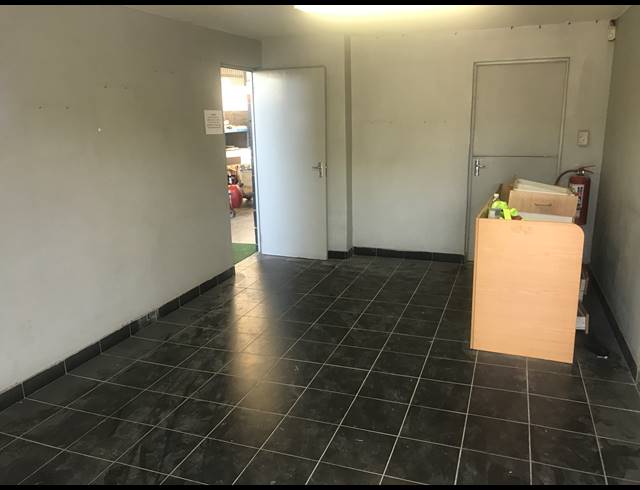 1,465M² WAREHOUSE RENTED IN OKAVANGO PARK